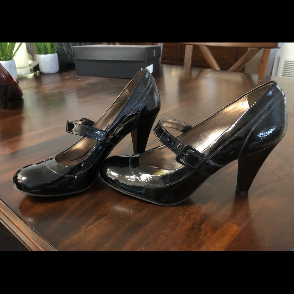Gianni Bini Black patent Mary Jane pumps
